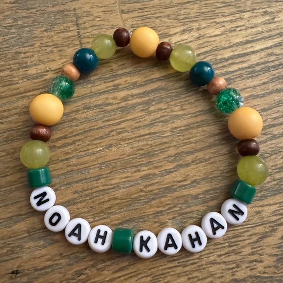 Noah Kahan Friendship Bracelets - Picture 4 of 4